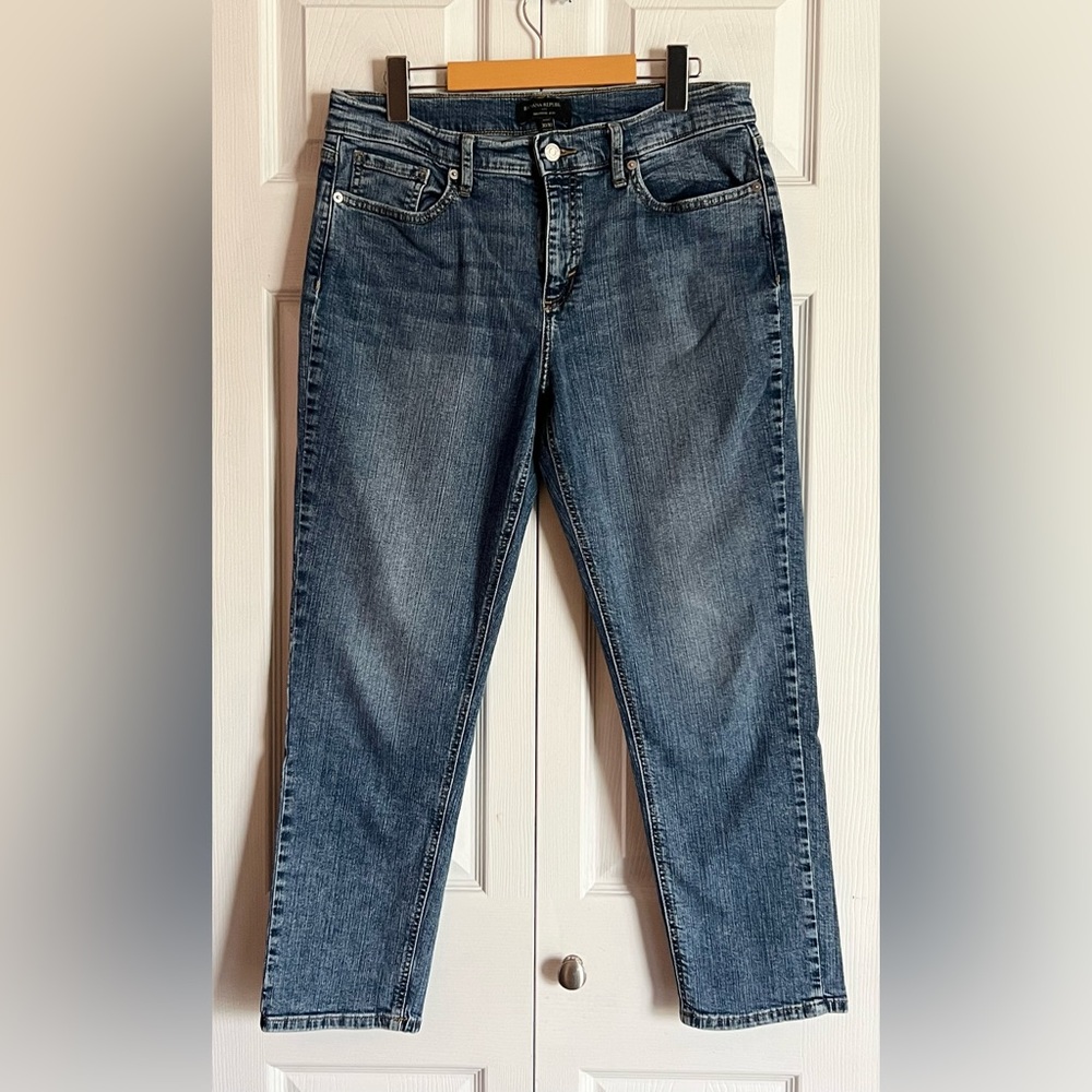 Banana Republic Women's Straight Leg Jeans in Blue